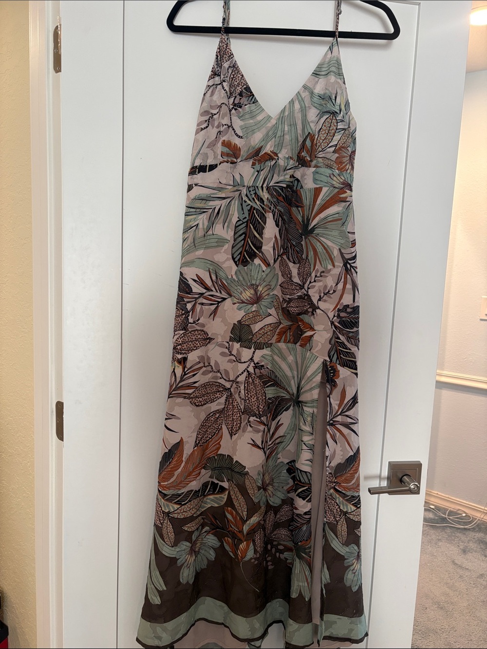 Botanical V-Neck Spaghetti-Strap Maxi Dress in Sage and Brown Sz L